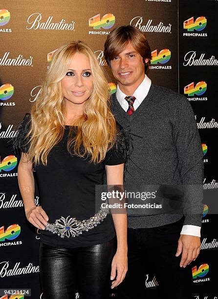 Marta Sanchez and Carlos Baute attend the "40 Principales" Awards 2009 winners and performers photocall, at the Palacio de Deportes on December 11,...