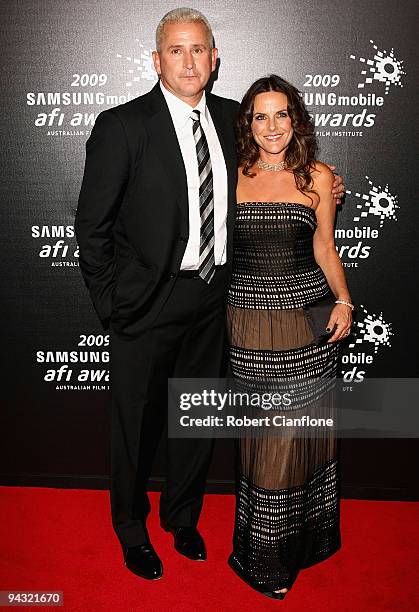 Actor Anthony LaPaglia and his wife actress Gia Carides arrive for the 2009 Samsung Mobile AFI Awards at the Regent Theatre on December 12, 2009 in...