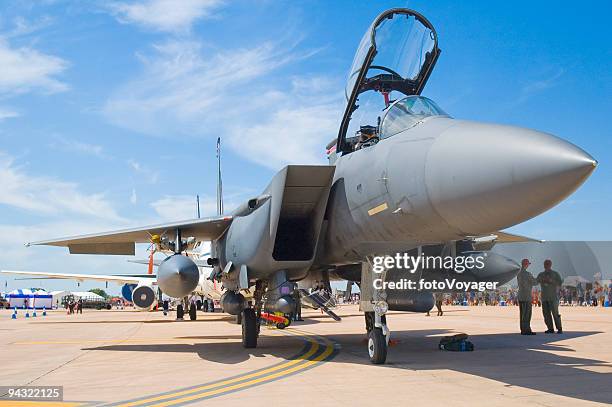 fighter jet and crew - united states airforce stockfoto's en -beelden