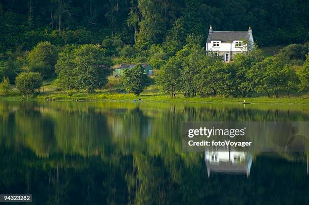 lakeshore lodge - idyllic neighborhood stock pictures, royalty-free photos & images