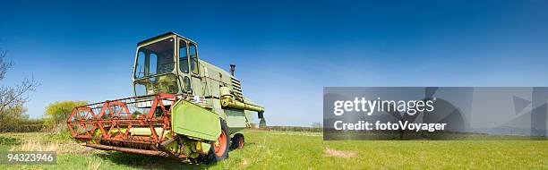 combine harvester, clear blue horizon - threshing wheat stock pictures, royalty-free photos & images