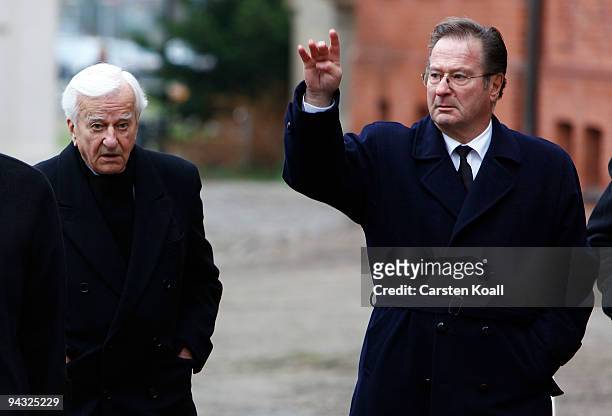 Former German President Richard von Weizsaecker and former foreign Minister Klaus Kinkel arrive at the funeral service for Otto Graf Lambsdorff at...