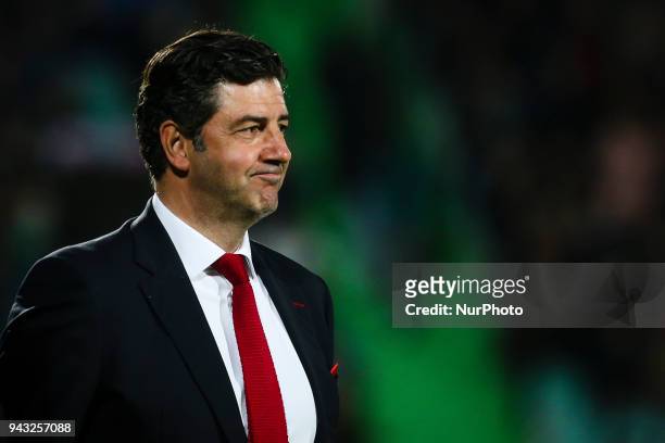 Benfica's coach Rui Vitoria reacts during the Portuguese League football match between Vitoria FC and SL Benfica at Bonfim stadium in Setubal,...