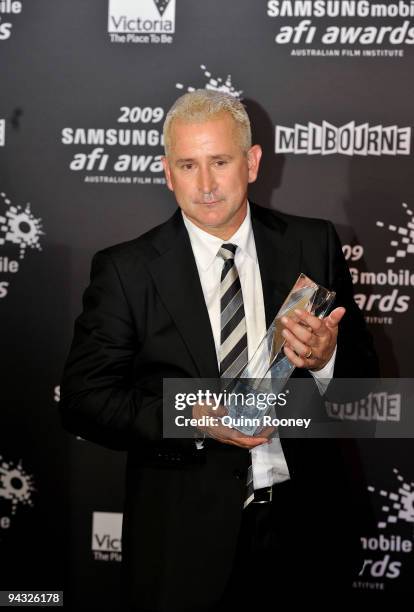 Actor Anthony LaPaglia poses in the media room with the award for Best Lead Actor for Balibo during the 2009 Samsung Mobile AFI Awards at the Regent...