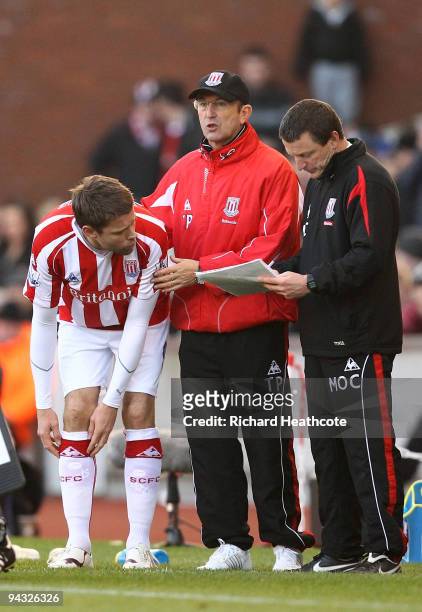 James Beattie of Stoke comes on as a subsitute as Manager Tony Pulis gives instructions during the Barclays Premier League match between Stoke City...