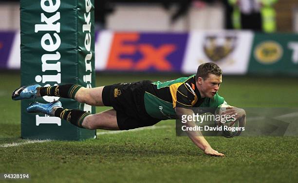 Chris Ashton of Northampton dives to score his teams third try during the Heineken Cup match between Northampton Saints and Benetton Treviso at...