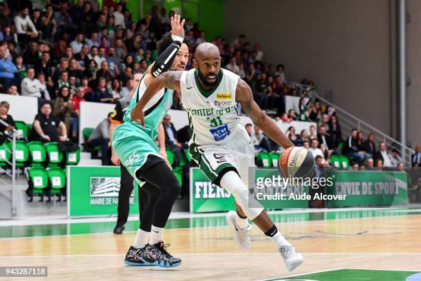 Kyan Anderson of Pau and Jamar Wilson of Nanterre during the Jeep Elite match between Nanterre and Pau on April 7, 2018 in Nanterre, France.