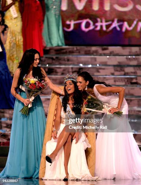 Miss Gibraltar Kaiane Aldorino is crowned Miss World 2009 with runner up Miss Mexico Perla Beltran Acosta and 3rd place finisher Miss South Africa...