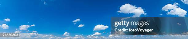 one eighty degree big sky - clear sky stockfoto's en -beelden