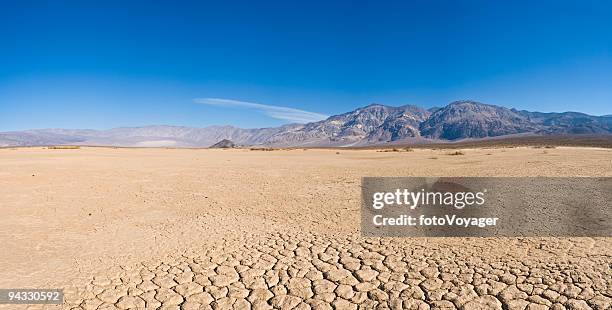 dry lake-cama no deserto - parque nacional do vale da morte - fotografias e filmes do acervo