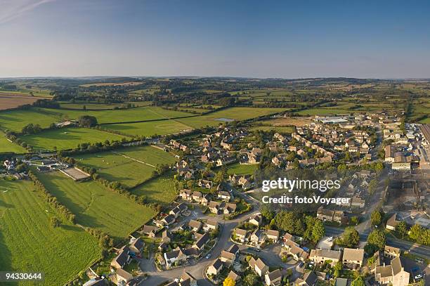 suburbana de calles, farmland vista - south west england fotografías e imágenes de stock