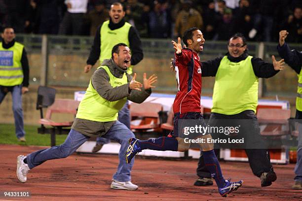 Jeda Of Cagliari celebrates the goal during the Serie A match between Cagliari and Napoli at Stadio Sant'Elia on December 12, 2009 in Cagliari, Italy.