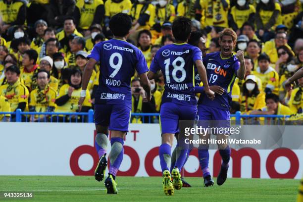 Sho Sasaki of Sanfrecce Hiroshima celebrates scoring his team's first goal during the J.League J1 match between Kashiwa Reysol and Sanfrecce...