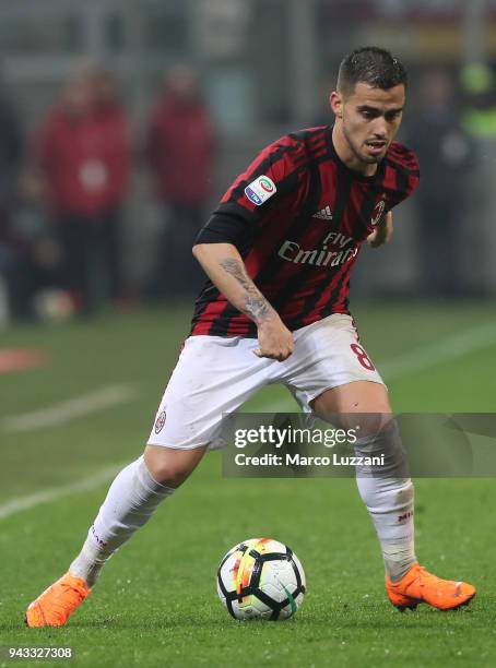 Fernandez Suso of AC Milan in action during the Serie A match between AC Milan and FC Internazionale at Stadio Giuseppe Meazza on April 4, 2018 in...