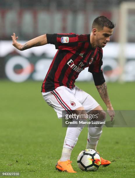 Fernandez Suso of AC Milan in action during the Serie A match between AC Milan and FC Internazionale at Stadio Giuseppe Meazza on April 4, 2018 in...