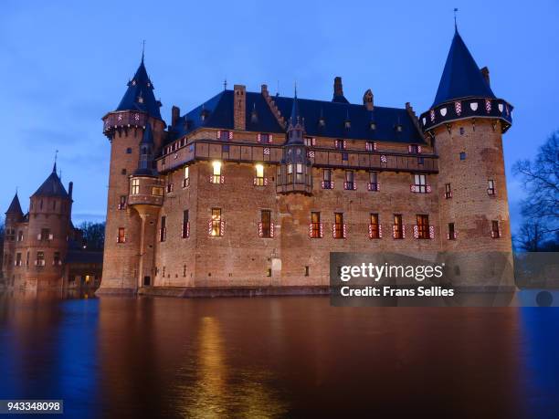 fairytale castle in the evening (de haar castle), haarzuilens, netherlands) - haarzuilens stock pictures, royalty-free photos & images
