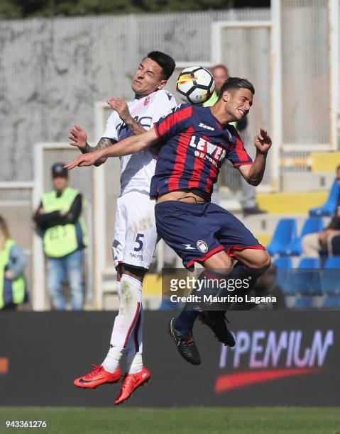 Rolando Mandragora of Crotone competes for the ball with Erick Pulgar of Bologna during the serie A match between FC Crotone and Bologna FC at Stadio...