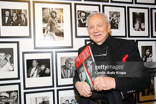 Photographer Ron Galella attends the signing of his book "Viva l'Italia!" at Clic Bookstore & Gallery on December 12, 2009 in New York City.