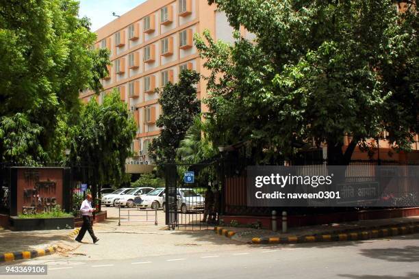 niti aayog (national institution for transforming india) knows as policy commission of india, building in new delhi - single rbi stock pictures, royalty-free photos & images