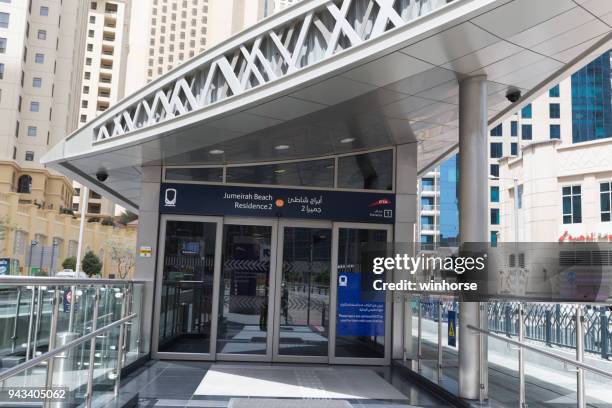 jumeirah beach residence 2 tram-station - dubai tram stock-fotos und bilder