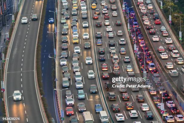 traffic jam, shanghai, china - busy street imagens e fotografias de stock