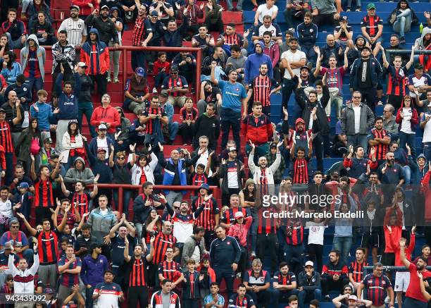 Fans of San Lorenzo cheer for their team during a match between San Lorenzo and Godoy Cruz as part of Argentine Superliga 2017/18 at Pedro Bidegain...
