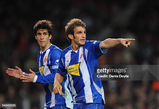 Ivan Alonso of Espanyol points beside teammate Juan Forlin during the La Liga match between Barcelona and Espanyol at the Camp Nou stadium Stadium on...