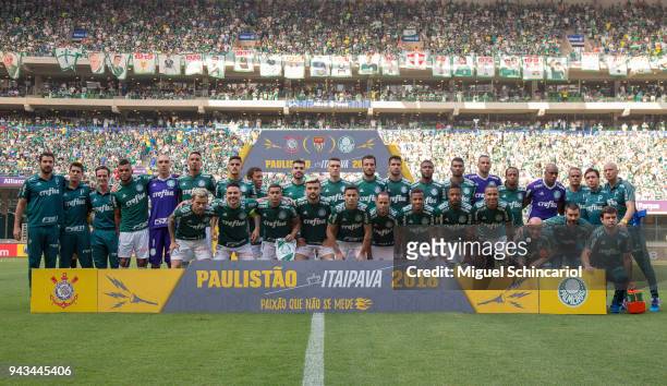 Palmeiras team players poses before a match between Palmeiras and Corinthians of the final of Paulista Championship 2018 at Allianz Parque on April...