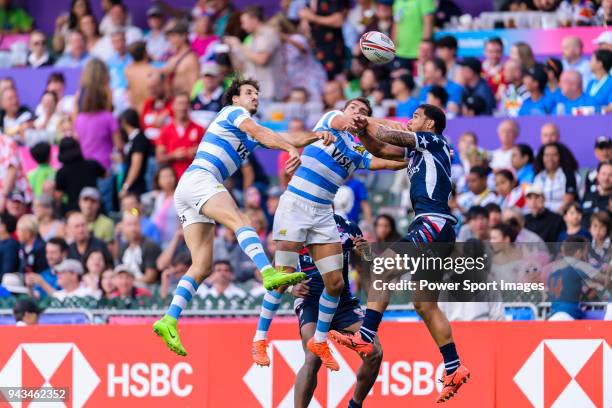 Martin Iosefo of USA jumps for gets the ball during the HSBC Hong Kong Sevens 2018 match for Plate Final between Argentina and USA on April 8, 2018...