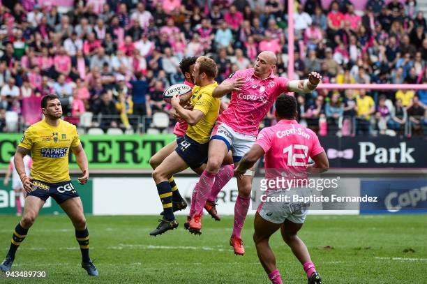 Nick Abendanon of Clermont and Sergio Parisse of Stade Francais during the French Top 14 match between Stade Francais and Clermont at Stade Jean...
