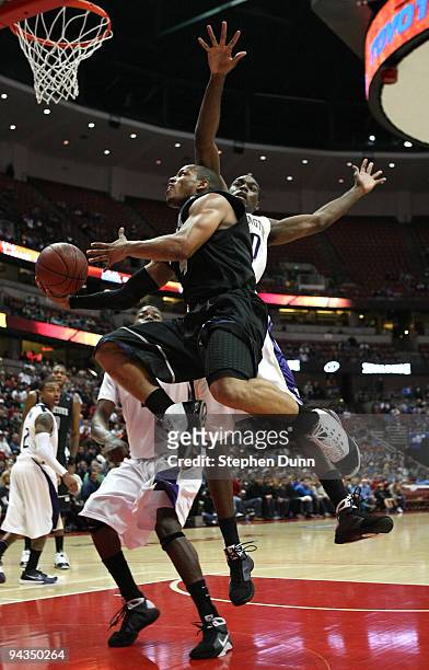 Chris Wright of the Georgetown Hoyas goes up for a shot past Quincy Pondexter of the Washington Huskies in the John Wooden Classic on December 12,...