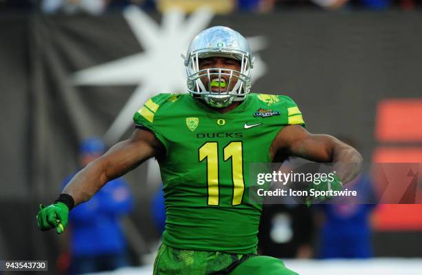 Oregon Ducks linebacker Justin Hollins celebrates after sacking Boise State Broncos quarterback Brett Rypien in the second half of the 2017 Las Vegas...