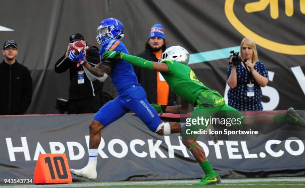 Boise State Broncos wide receiver Cedrick Wilson catches a pass as Oregon cornerback Thomas Graham Jr. Defends in the second half of the 2017 Las...