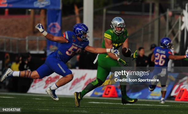 Oregon tight end Jacob Breeland catches a pass while Boise State linebacker Tyson Maeva defends in the second half of the 2017 Las Vegas Bowl at Sam...