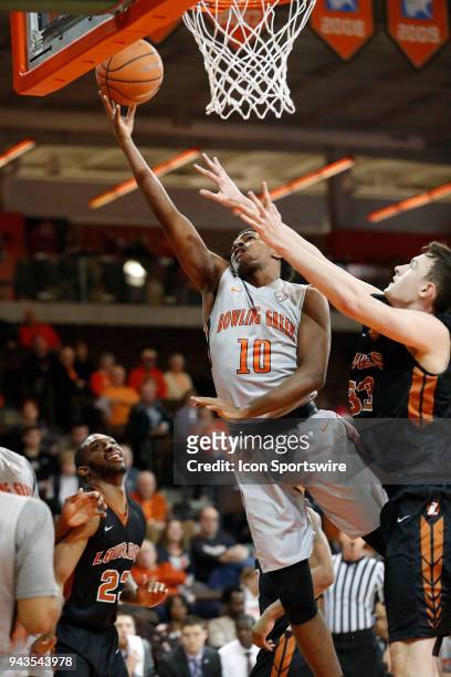 Bowling Green guard Justin Turner shoots a lay up during a game between the Bowling Green State University Falcons and Lourdes University Gray Wolves...