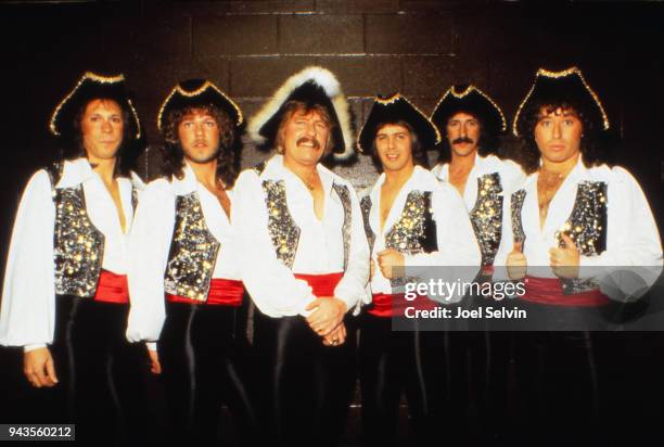 Revered Rocks 168 Paul Revere Raiders Photos & High Res Pictures - Getty Images