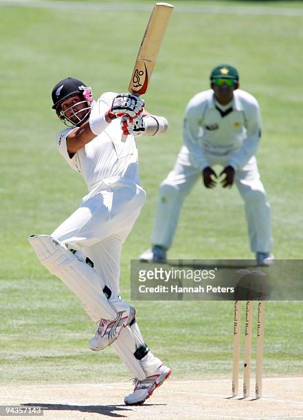 Daryl Tuffey of New Zealand hooks the ball away for four runs during day three of the Third Test match between New Zealand and Pakistan at McLean...