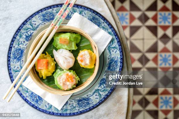 dim sum basket - dim sum stockfoto's en -beelden