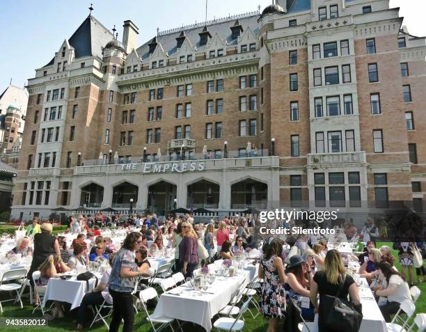 the empress hotel special outdoor luncheon - victoria harbour vancouver island stock pictures, royalty-free photos & images