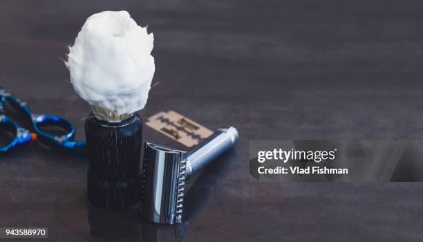 wet shaving or traditional shaving accessories - masculinidade imagens e fotografias de stock