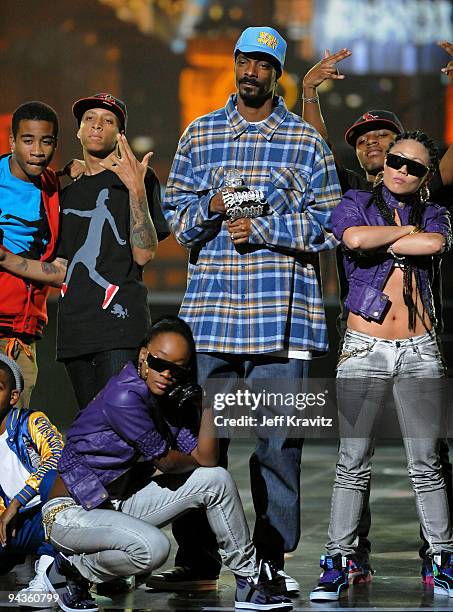 Rapper Snoop Dogg onstage at Spike TV's 7th Annual Video Game Awards at the Nokia Event Deck at LA Live on December 12, 2009 in Los Angeles,...
