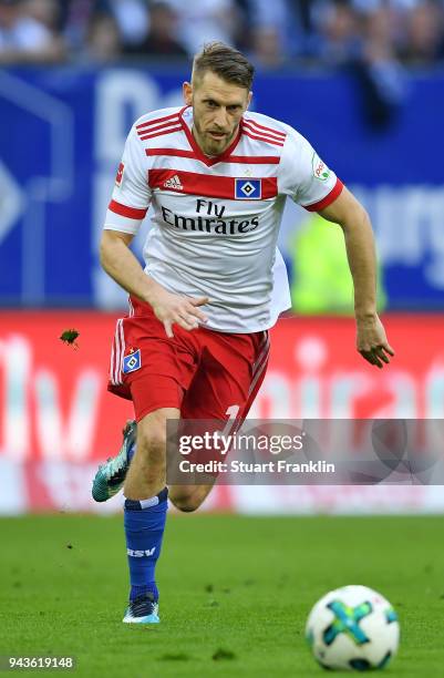 Aaron Hunt of Hamburg in action during the Bundesliga match between Hamburger SV and FC Schalke 04 at Volksparkstadion on April 7, 2018 in Hamburg,...