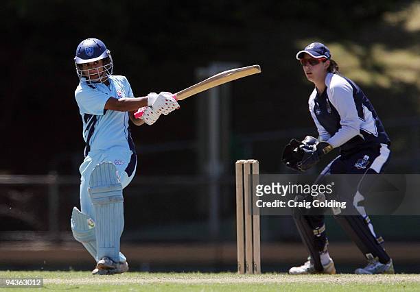 Lisa Sthalekar of the Breakers bats during the WNCL match between the New South Wales Breakers and the Victoria Spirit at Manly Oval on December 13,...