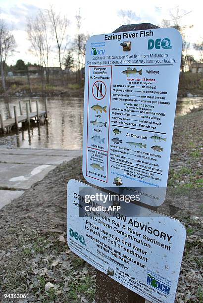 By Mira Oberman, US-environment-pollution-company-Dow Sign warning of dioxin contamination along the Tittabawassee River in Saginaw, Michigan on...