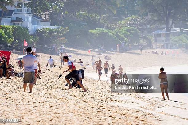 Joel Parkinson of Australia runs off the beach after losing the ASP World Title race to Mick Fanning at the Billabong Pipeline Masters on December...