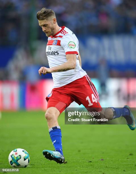 Aaron HuntÊof Hamburg in action during the Bundesliga match between Hamburger SV and FC Schalke 04 at Volksparkstadion on April 7, 2018 in Hamburg,...