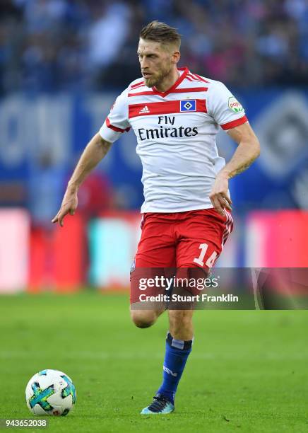 Aaron HuntÊof Hamburg in action during the Bundesliga match between Hamburger SV and FC Schalke 04 at Volksparkstadion on April 7, 2018 in Hamburg,...