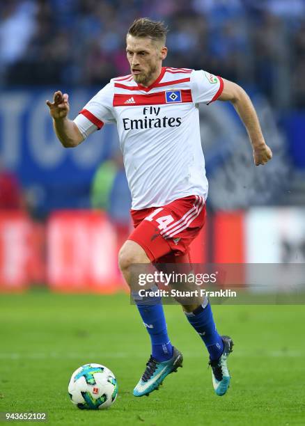 Aaron HuntÊof Hamburg in action during the Bundesliga match between Hamburger SV and FC Schalke 04 at Volksparkstadion on April 7, 2018 in Hamburg,...