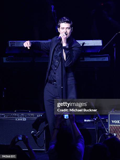 Robin Thicke performs at Stevie Wonder's House Full of Toys Benefit Concert at Nokia LA Live on December 12, 2009 in Los Angeles, California.