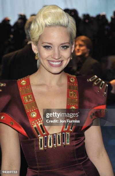 Kimberley Wyatt attends the World Premiere of 'Avatar' at Odeon Leicester Square on December 10, 2009 in London, England.